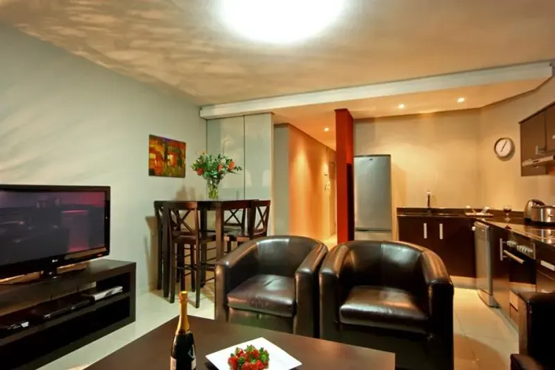 Infinity 704 in Table View – photo 6
