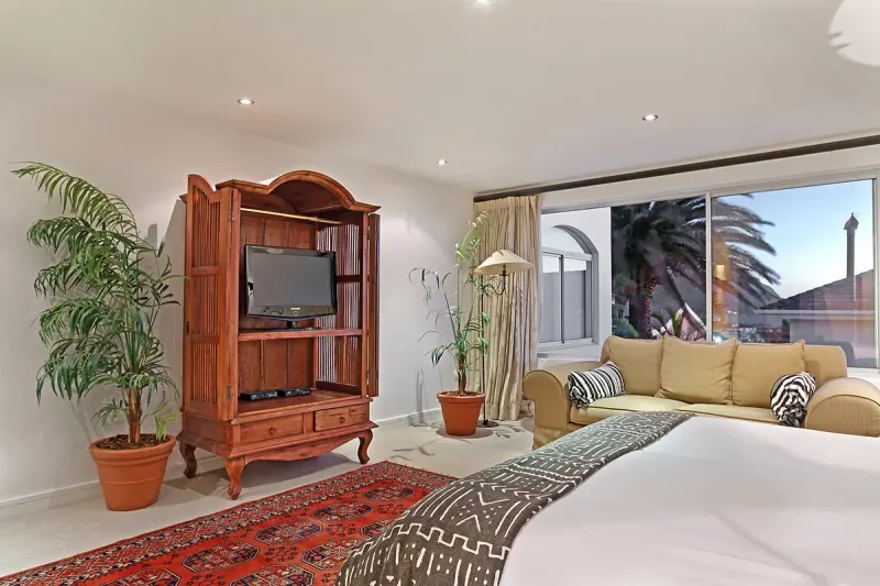 Summer Place in Camps Bay – photo 18
