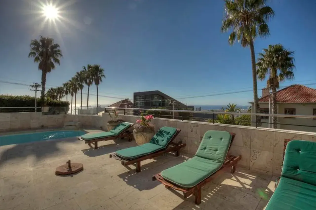 321a Ocean View Drive in Fresnaye