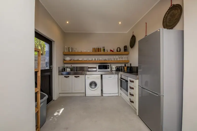 17 Geneva Lower in Camps Bay – photo 13