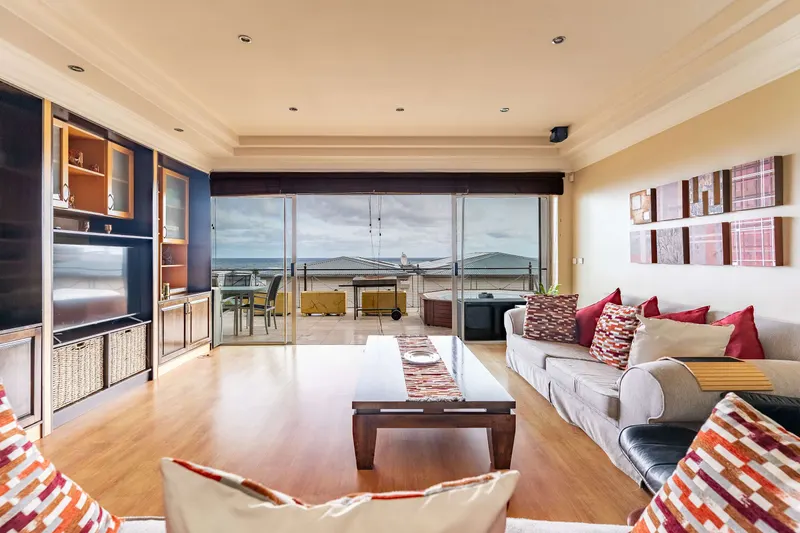 Beachside Penthouse in Camps Bay – photo 6