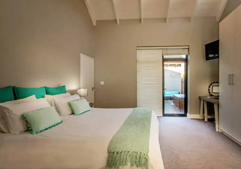 Wills Lake Villa in The Lakes – photo 9