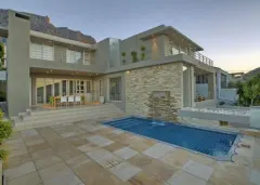 Villa Oranjezicht in Oranjezicht – photo 1 thumbnail