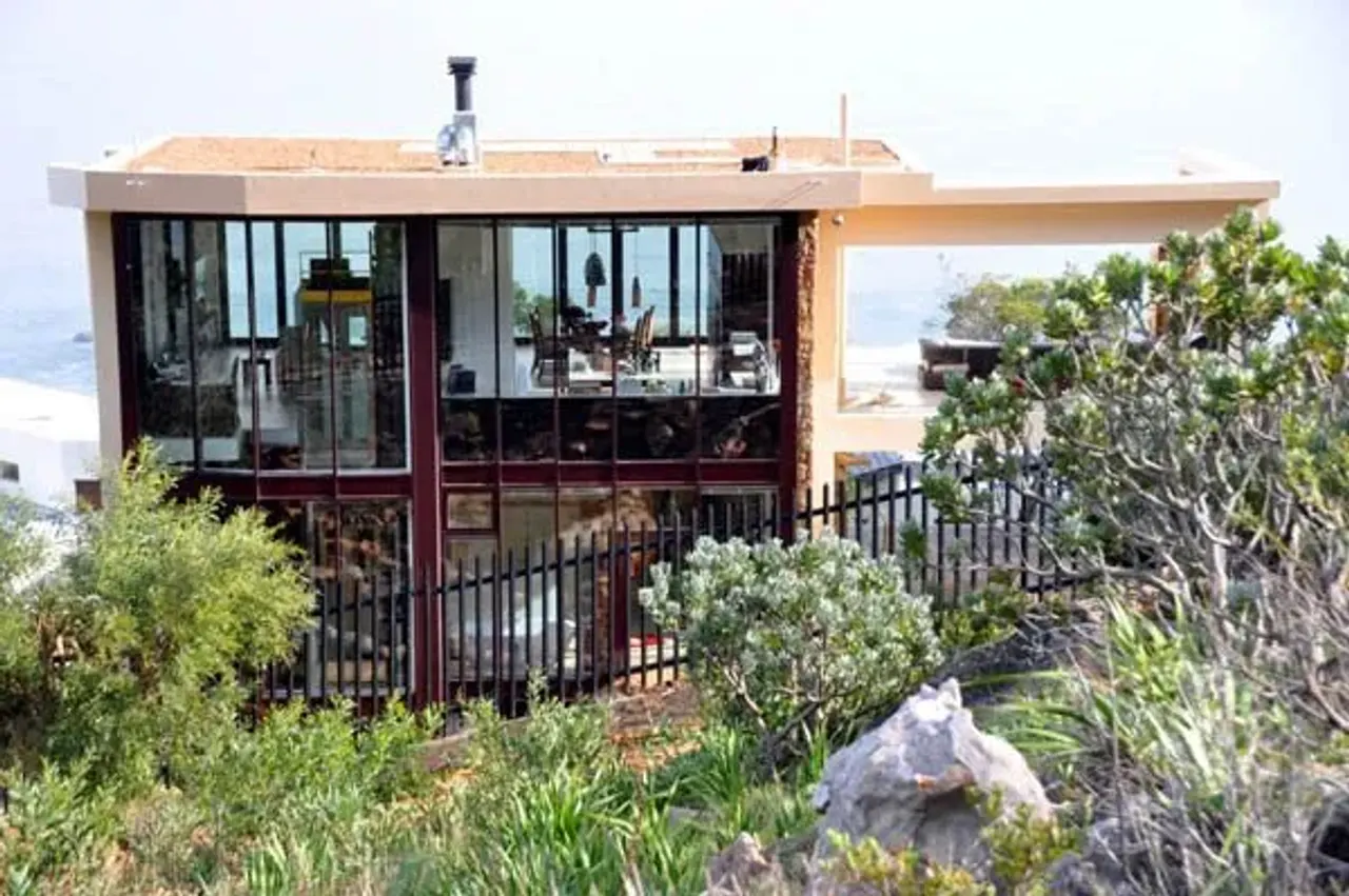 Glass House in Bakoven