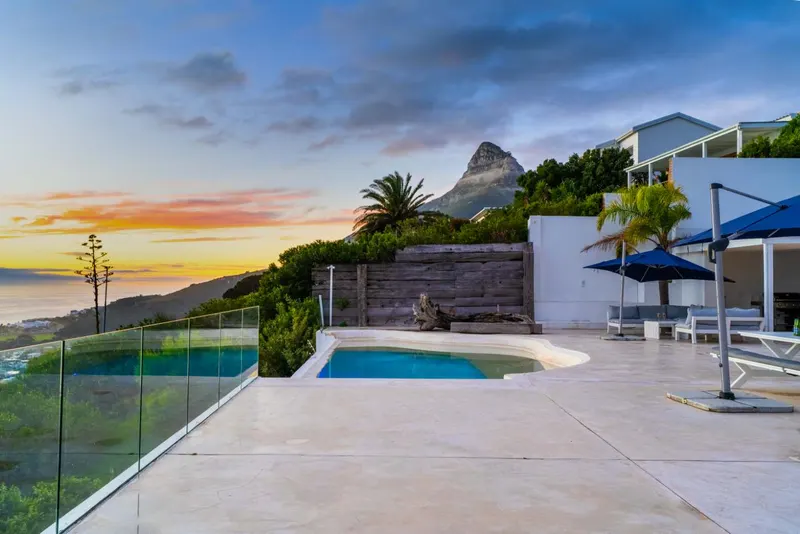 Ocean Views Beach House in Bakoven – photo 32
