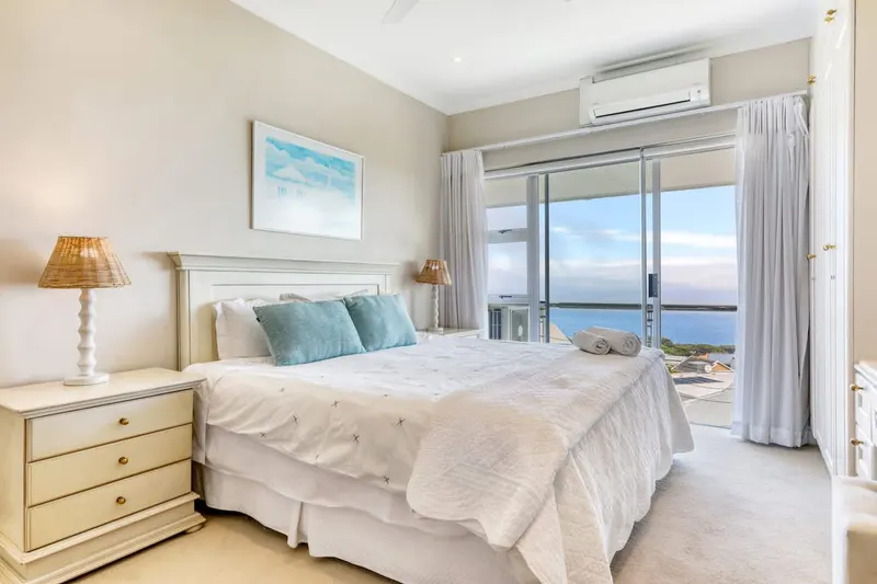 Panoramic Vista Apartment in Camps Bay – photo 14
