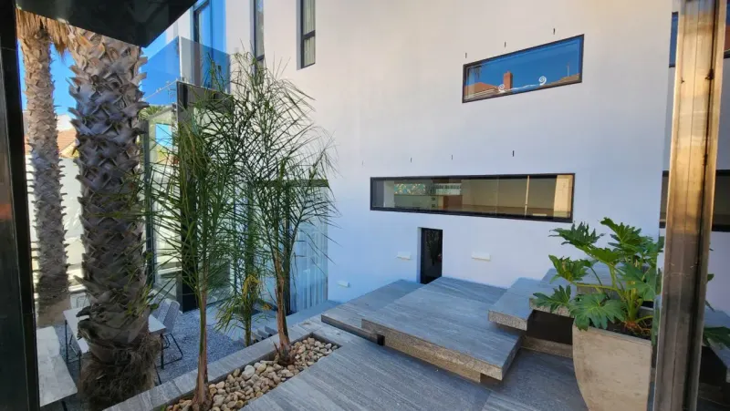 Xanadu Lower in Bantry Bay – photo 1