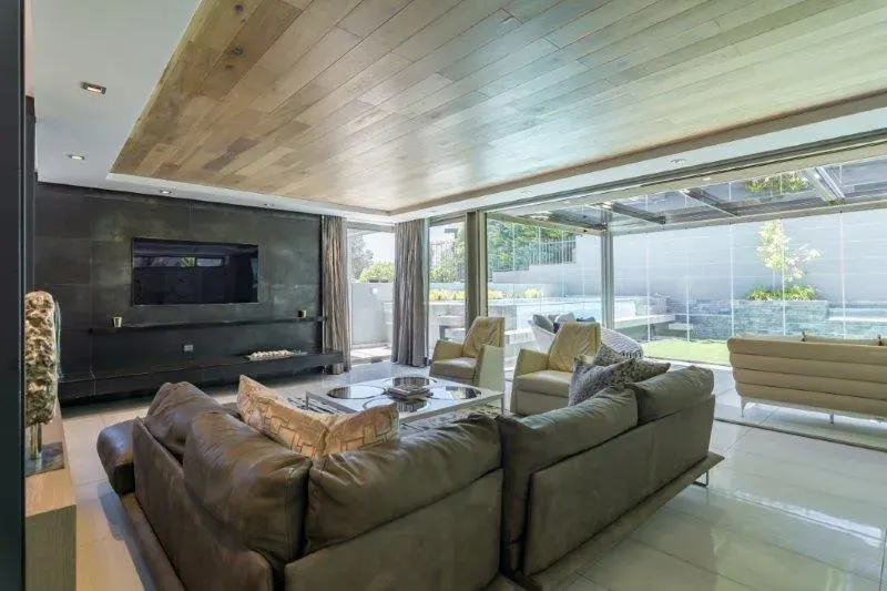 Villa Pascal in Camps Bay – photo 17