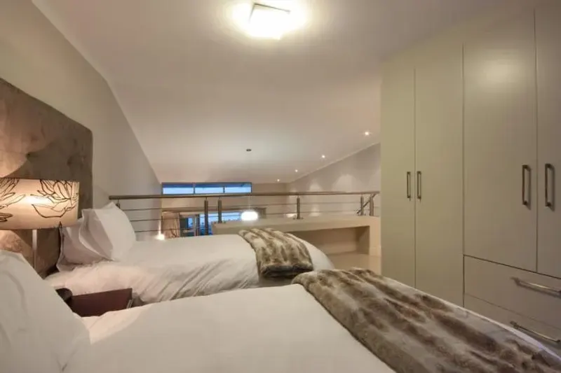 306 Crystal Apartment in Camps Bay – photo 6