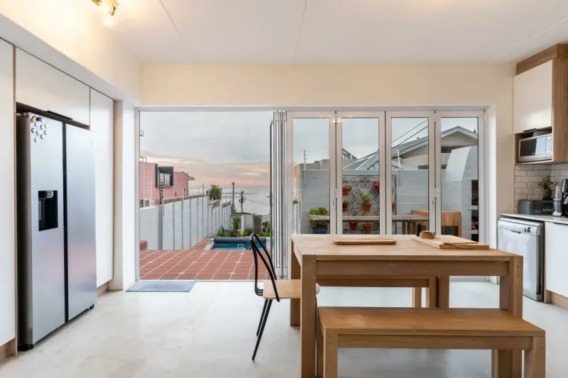 42 on Victoria - Camps Bay beach bungalow in Bakoven – photo 10