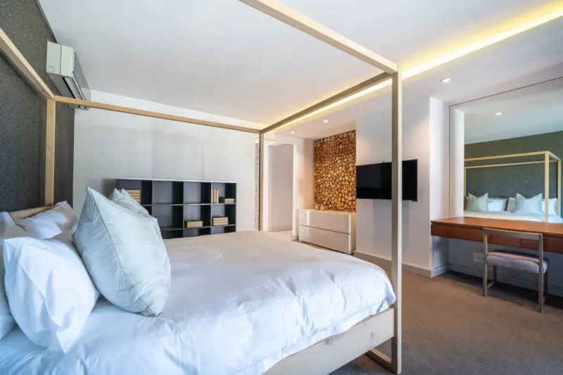 Amara Lincoln in Camps Bay – photo 40