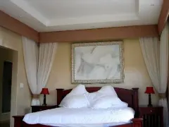 Camelot Villa in Glen Alpine – photo 7 thumbnail