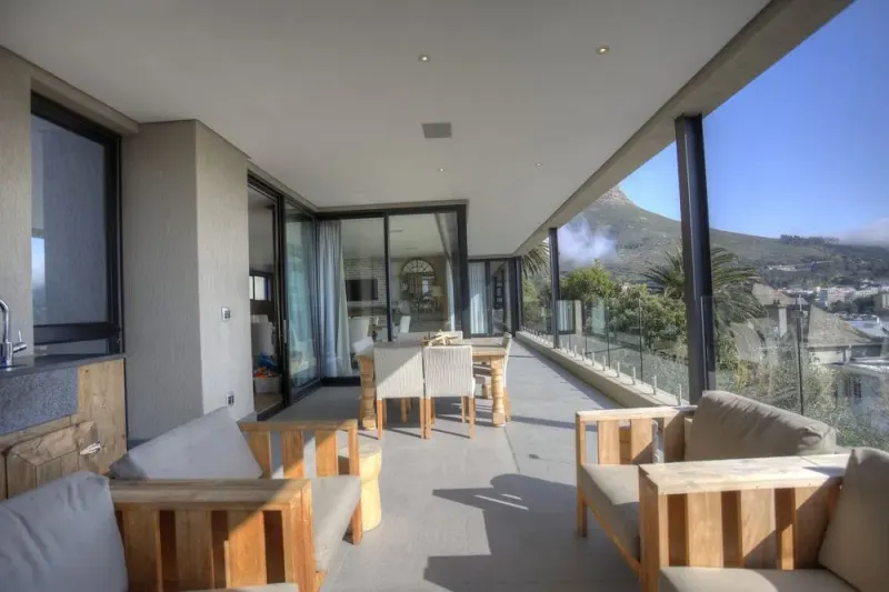 Oranjezicht Modern Villa in Gardens – photo 20