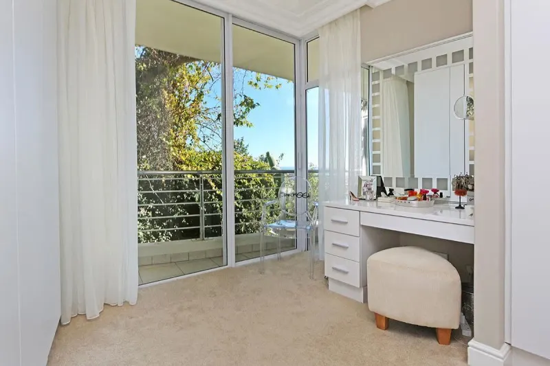 Ocean Terraces Apartment in Sea Point – photo 11
