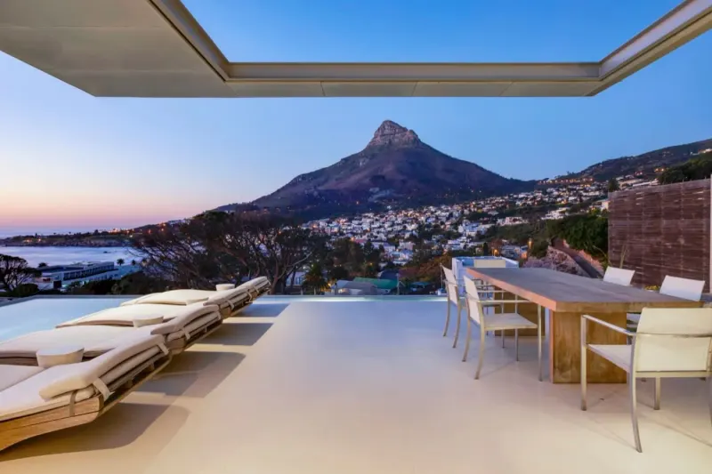 The Crescent in Camps Bay – photo 11