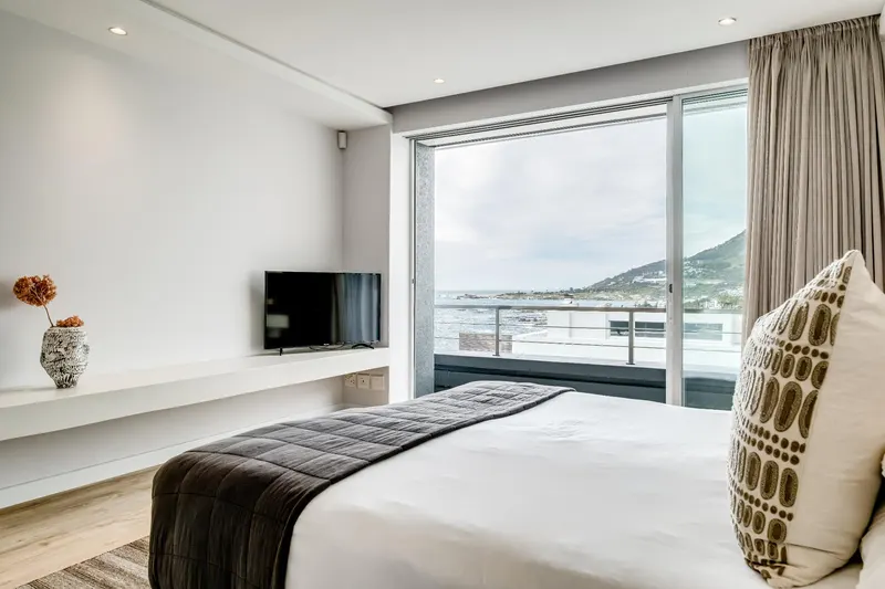 Sapphire Tide Pent in Camps Bay – photo 21