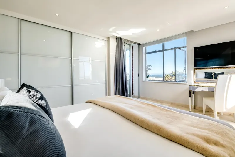 Beach Vistas in Camps Bay – photo 19