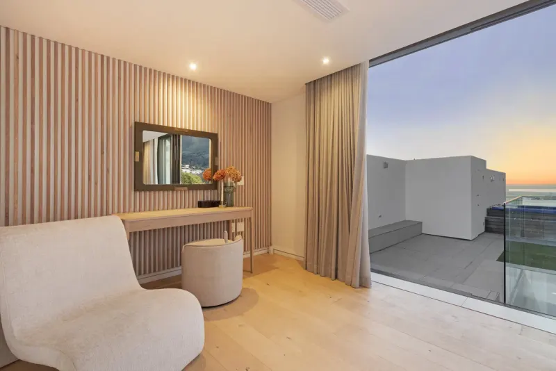 24 Geneva - 12 Bedroom Villa in Camps Bay – photo 47
