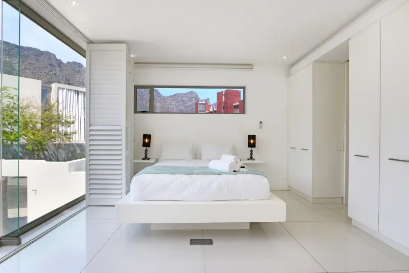 15 Views House in Camps Bay – photo 44