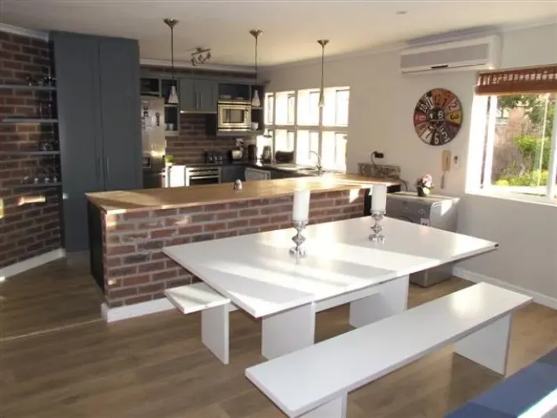 Pepper Tree Apartment in Sea Point – photo 1