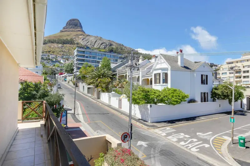 Holiday House Queens in Sea Point – photo 14