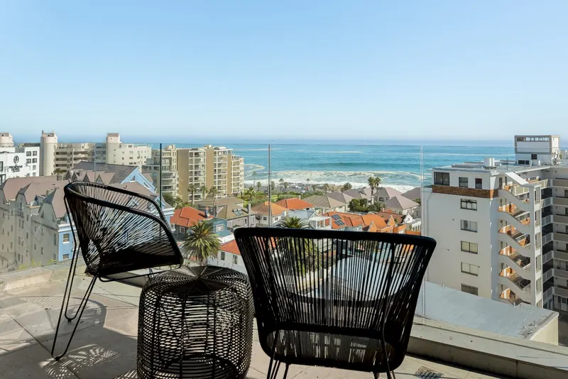 Sea Point Penthouse Retreat in Sea Point – photo 23