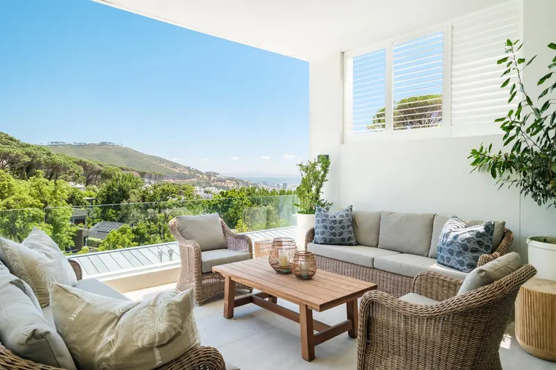 12 The Quarry