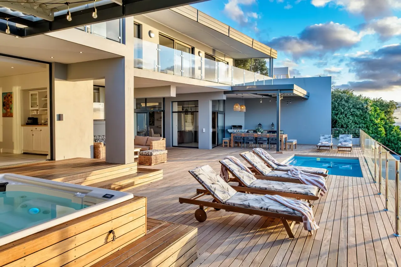 Spindrift in Camps Bay