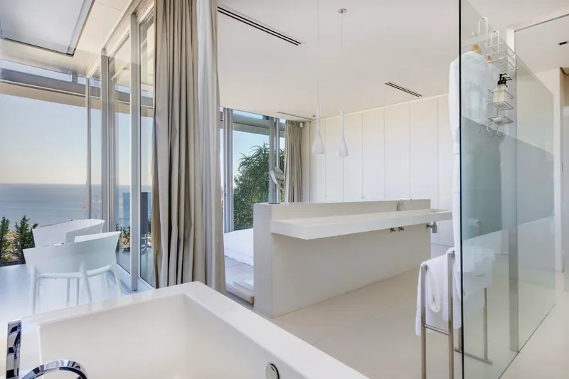 The Crescent in Camps Bay – photo 41