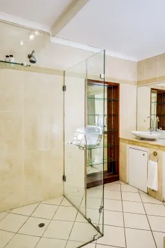 100 Geneva Drive in Camps Bay – photo 19 thumbnail