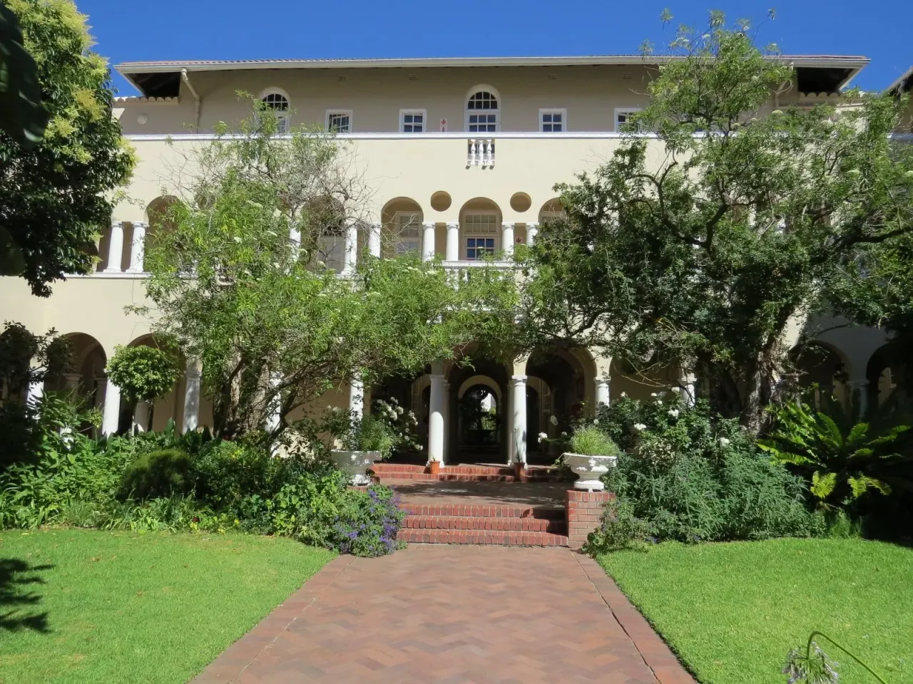Victoria Court in Cape Town City Centre