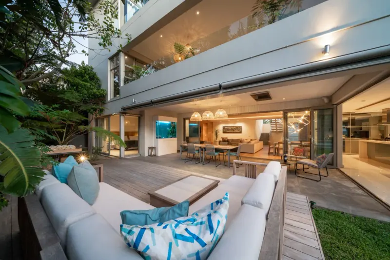 Amara Lincoln in Camps Bay – photo 20