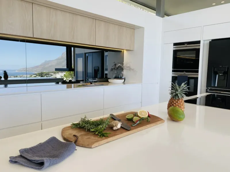Montana Ruby in Camps Bay – photo 16