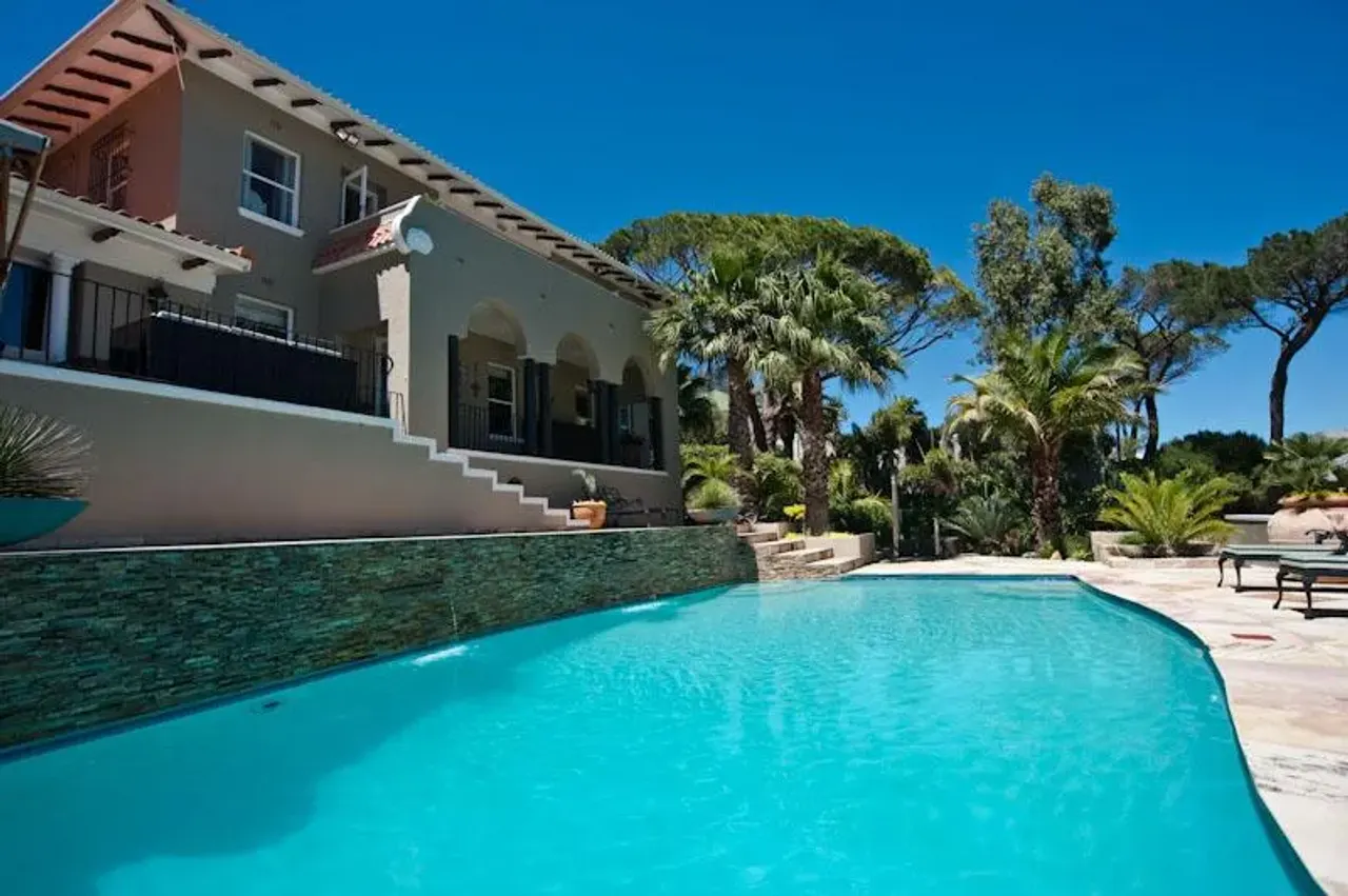 Quebec Villa in Camps Bay