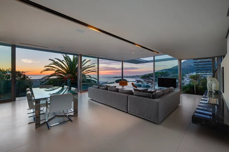 The Crescent in Camps Bay – photo 44