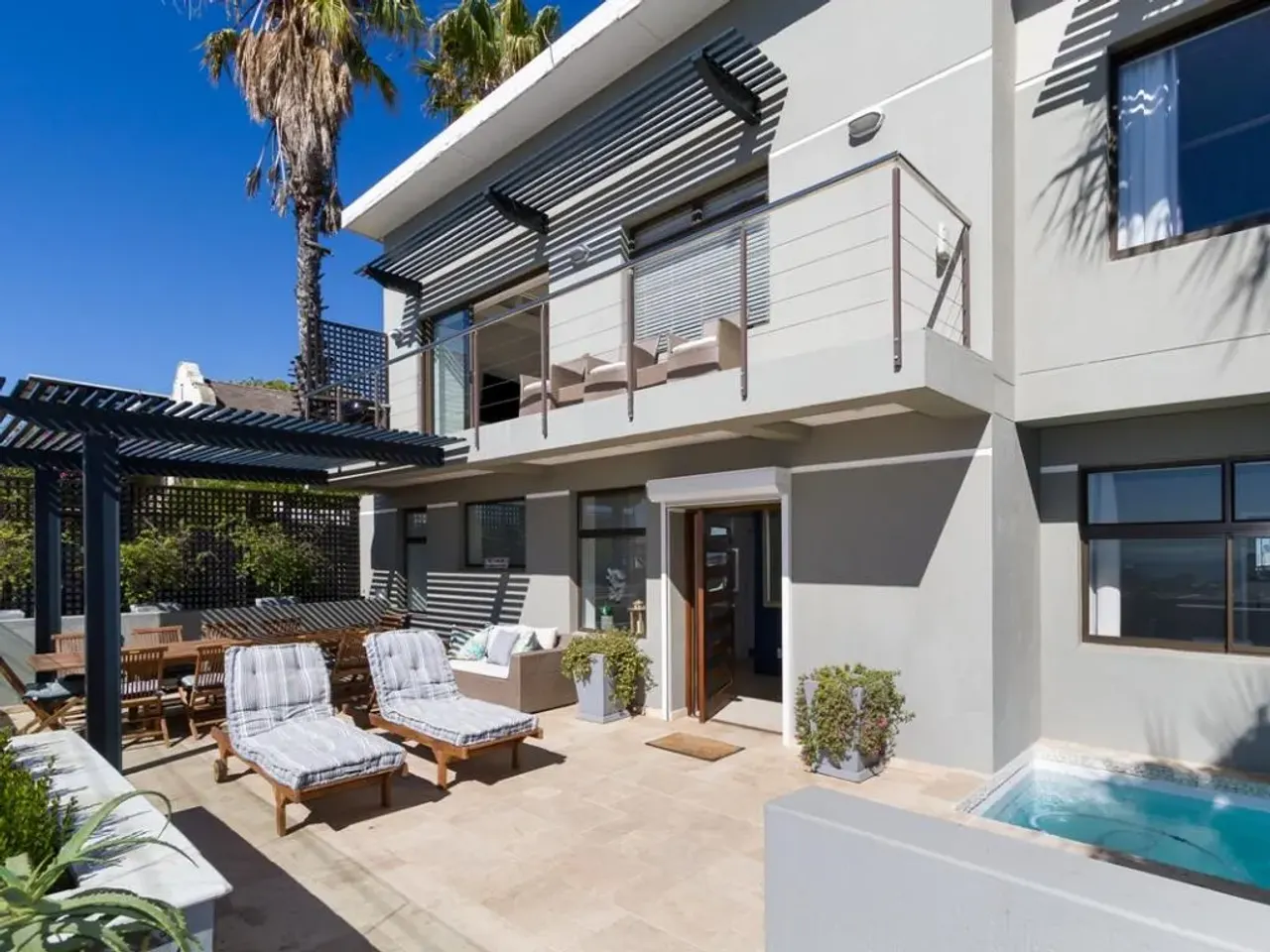 High Level Villa in Green Point