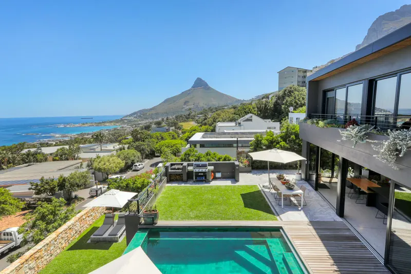 Ocean Air in Camps Bay – photo 26