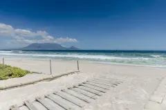 Dolphin Beach Apartment in Table View – photo 13 thumbnail