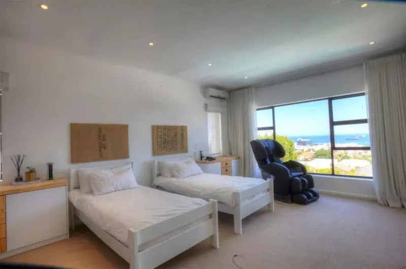 Fresnaye Bordeaux in Sea Point – photo 21