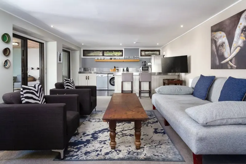 17 Geneva Middle in Camps Bay – photo 1