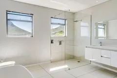 Khalanga Penthouse in Camps Bay – photo 33 thumbnail
