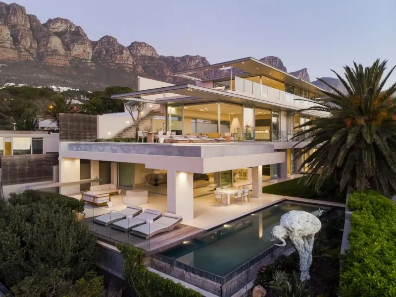 The Crescent in Camps Bay – photo 1