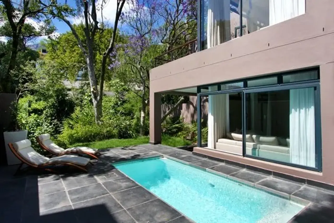 Higgo Villa in Gardens