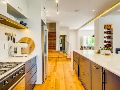 Oranjezicht Home in Oranjezicht – photo 4 thumbnail