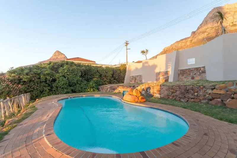Panoramic Vista Apartment in Camps Bay – photo 17