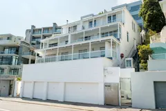 Ocean Penthouse Retr in Camps Bay – photo 31 thumbnail