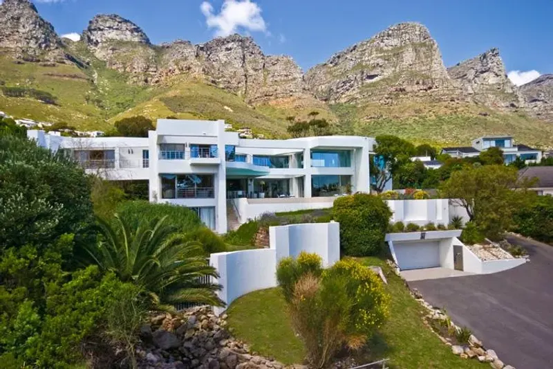 Hollywood Mansion in Bakoven – photo 10