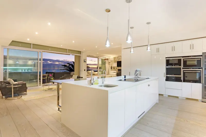 The Crescent Villa in Camps Bay – photo 4
