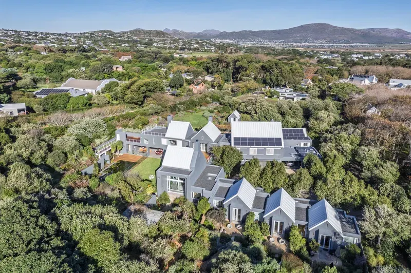 Village Lane in Noordhoek – photo 2