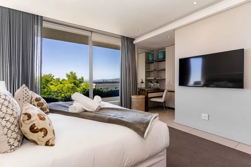 Green Point Grande in Green Point – photo 20